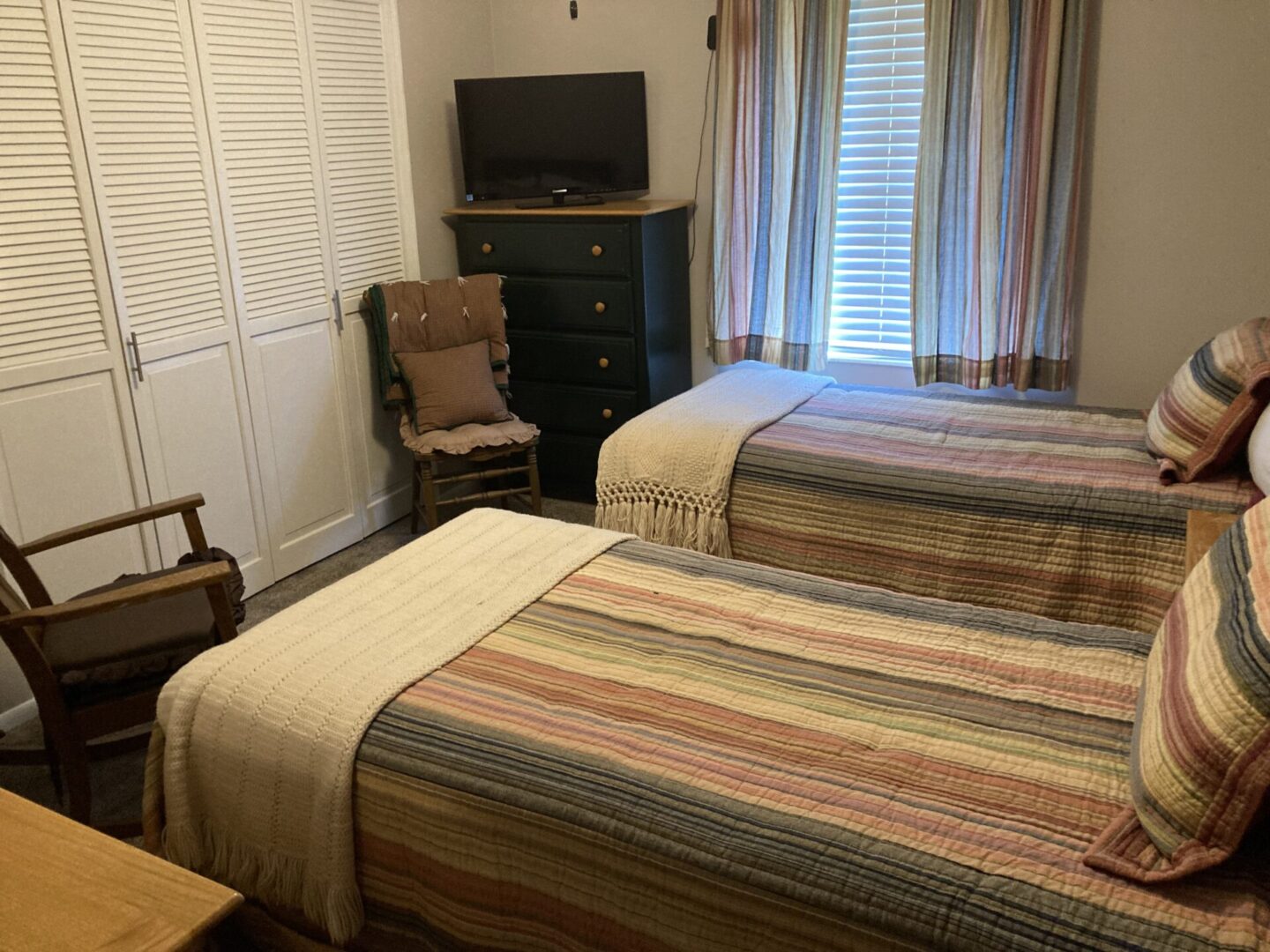 Twin bedroom